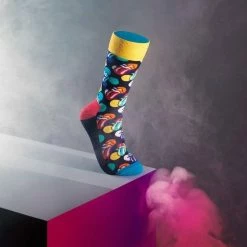 Happy Socks X Rolling Stones Big Licks Sok | Blauw Met Geel En Rood | Voor De Echte Rolling Stones Fan | Maat 36-40 9 Happy Socks X Rolling Stones Big Licks Sok | Blauw Met Geel En Rood | Voor De Echte Rolling Stones Fan | Maat 36-40 -Beenmode Winkel 550x635 8