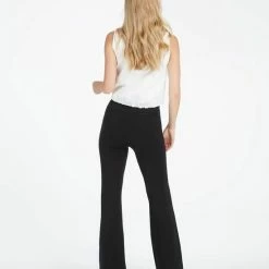 Spanx The Perfect Black Pant - Hi-Rise Flare - Maat S - Zwart -Beenmode Winkel 550x687 1